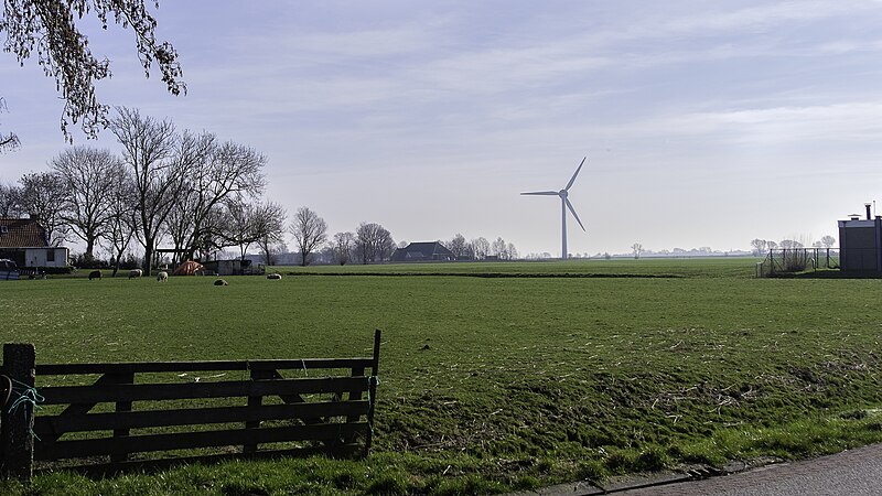 Het vroegere terrein van de Lulemaborg ten zuiden van het dorpsdeel Burum van het Groningse dorp Warfhuizen. Het betreft het terrein achter de sloot, rechts van de huizen. Het omvat een kwart van het huidige landbouwperceel.