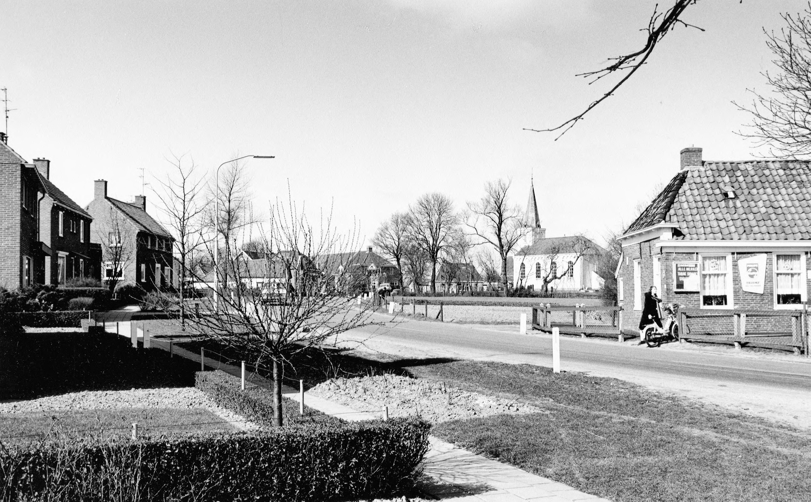 Dorpsgezicht Weiwerd met de kerk. 