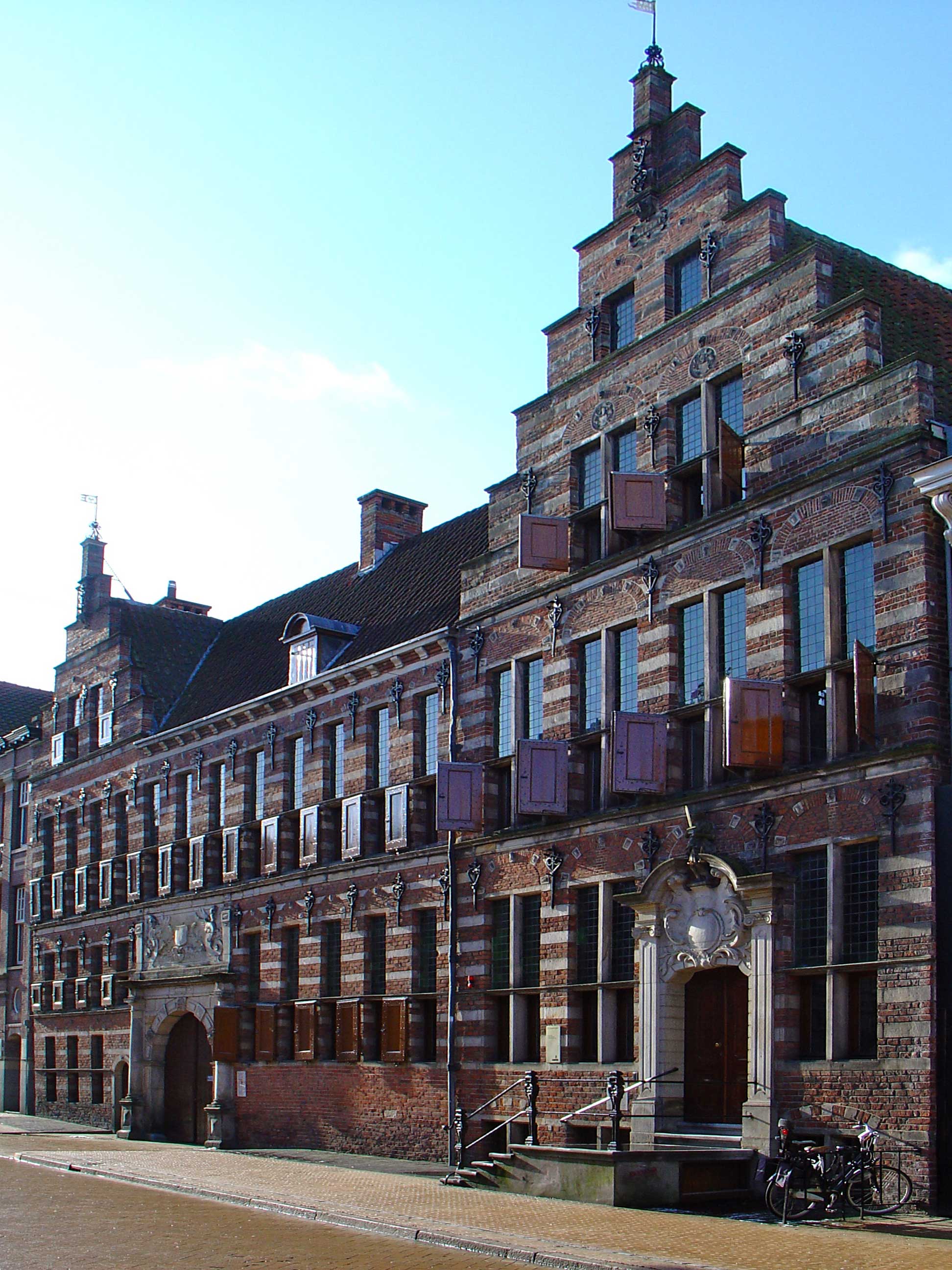 Gebouw Oude Boteringestraat waar de Hoge Justitiekamer in 1755 zijn intrek neemt.