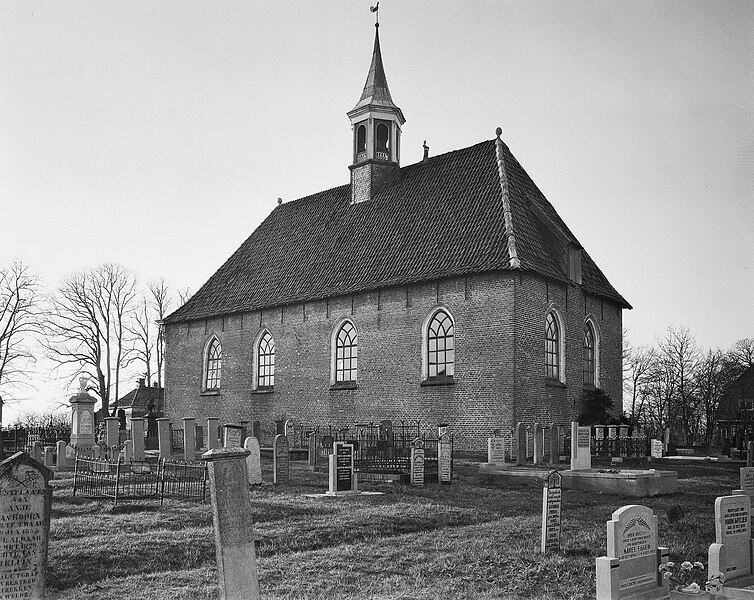 Exterieur naar het noordwesten. Bron: Rijksdienst voor Cultureel Erfgoed. Collectie Groningse Oudheidkundige Commissie. Jaartal onbekend.