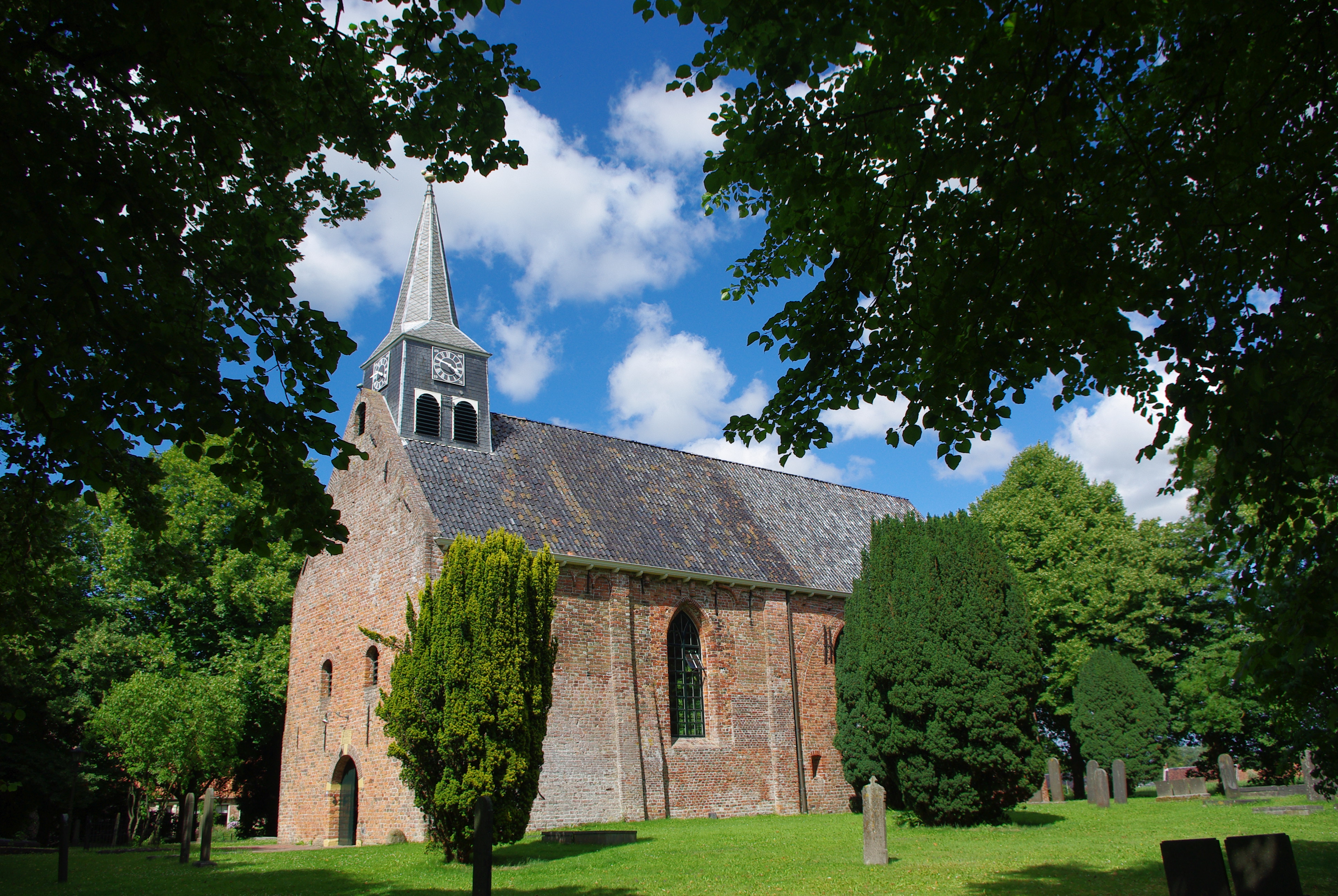 De Sint Andreaskerk van Westeremden.