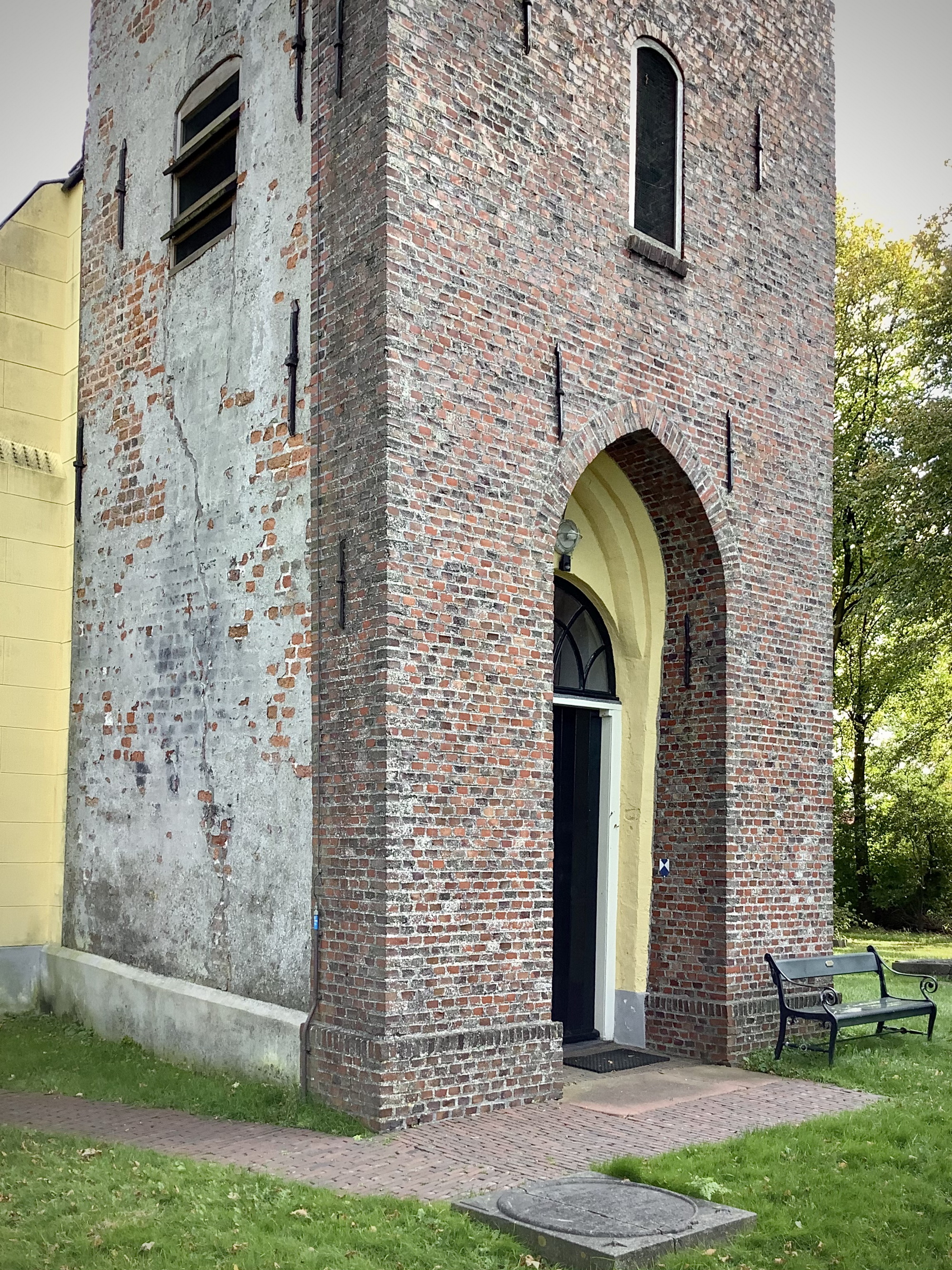 De toren gezien vanuit het noordwesten. Foto: ©Jur Kuipers.