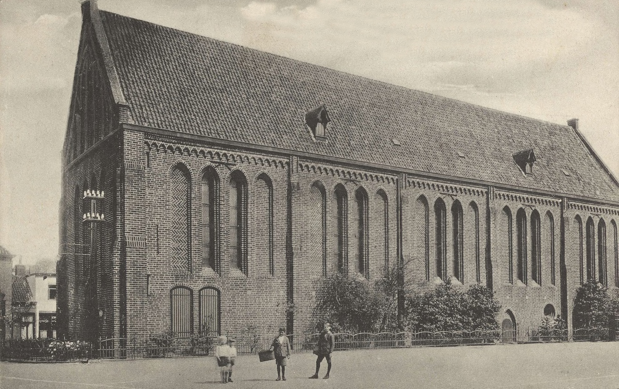 Ansichtkaart Ned. Herv. Kerk Winschoten. Uitgever: L. Polack, 1915-1920. Bron: RHC GA, Groninger Archieven, Beeldbank Groningen.