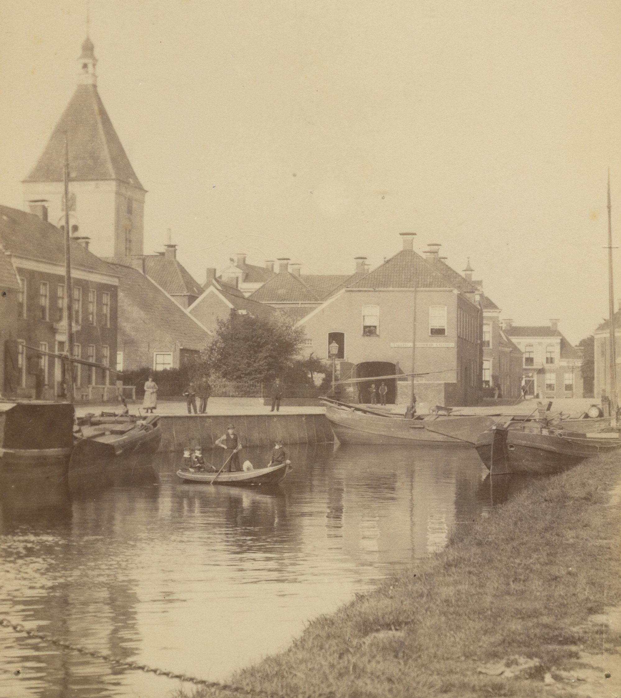 Uitsnede van een ansichtkaart tussen 1890 en 1910. Bron: RHC GA, Groninger Archieven, Beeldbank Groningen