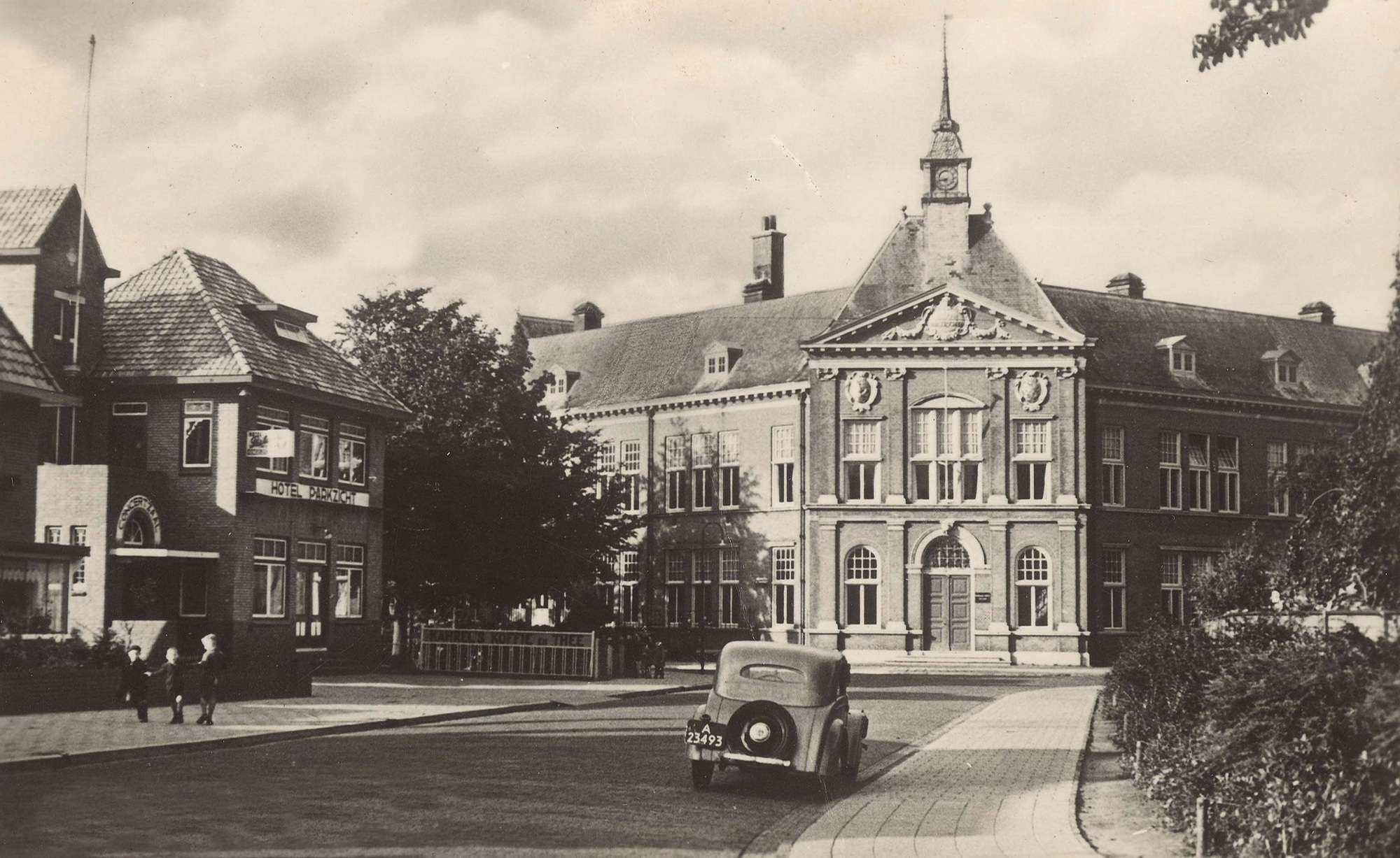 De Rijks HBS te Veendam aan het Museumplein. Foto: 1935-1951. 