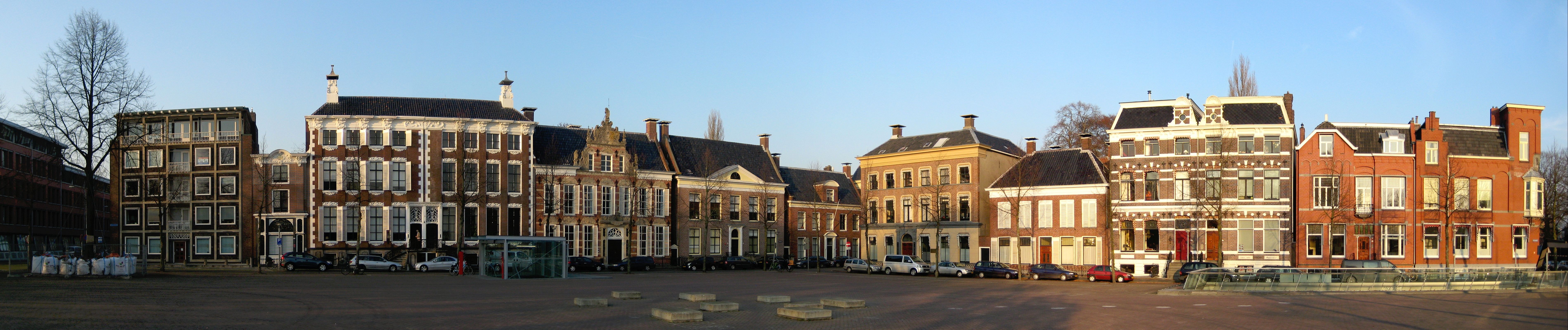 De Ossenmarkt in Groningen met het Sichtermanhuis. Foto: Wutsje. Licentie: Creative Commons.