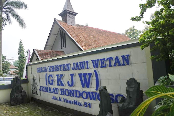 Kerk Bondowoso, foto: Hans Stoelinga, Onderdendam. 