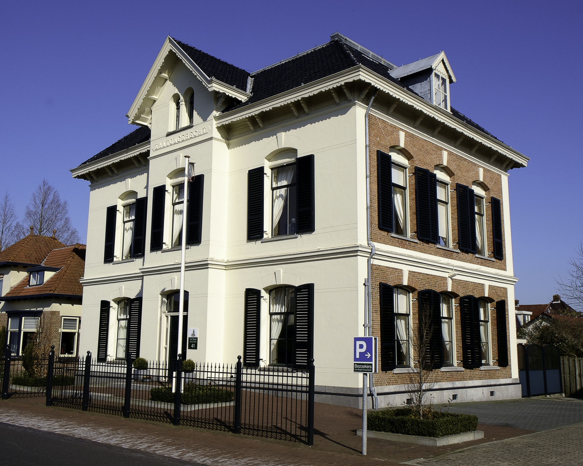 Voormalig kantongerecht van Zuidbroek uit 1883. Foto: Hardscarf, 9 maart 2015.