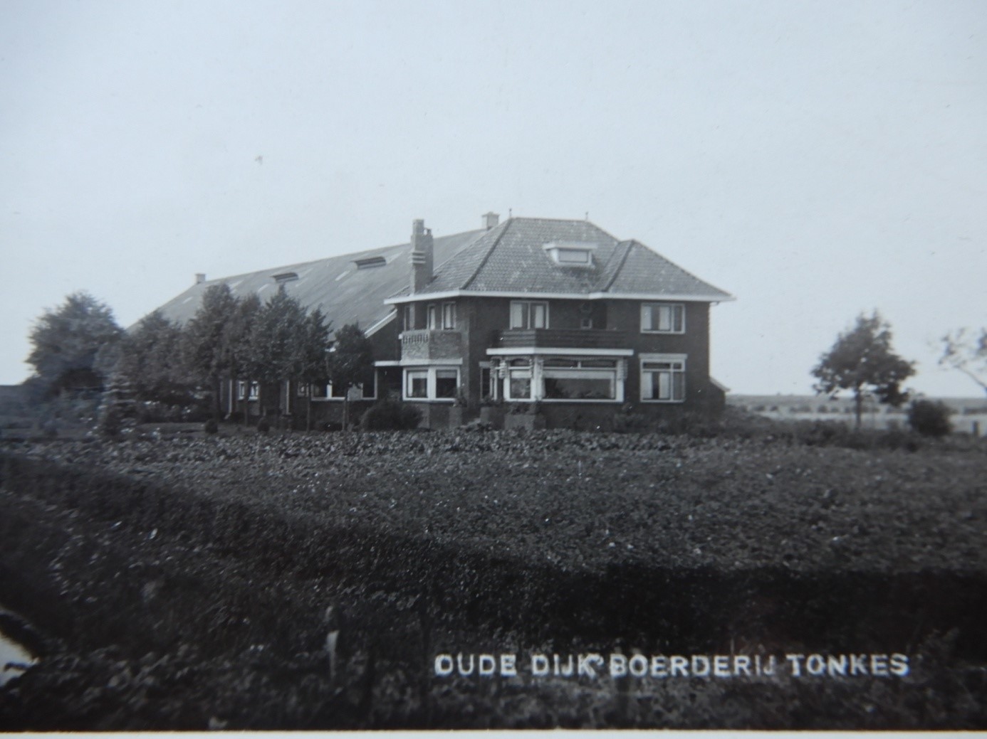 Boerderij Tonkes omstreeks 1950. De Canadese commandant heeft van ongeveer 20 tot 30 april 1945 zijn hoofdkwartier in deze boerderij. Foto: Frits Ebens.