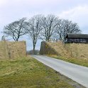 NieuweStatenzijl-07  De dijkdoorgang (dijkgat) tussen de Kroonpolder en de Stadspolder. Een dergelijke dijkdoorgang heeft ook bestaan op de plek waar nu de brug ligt over het kanaal bij Nieuwe Statenzijl. Zie volgende foto van de huidige situatie.