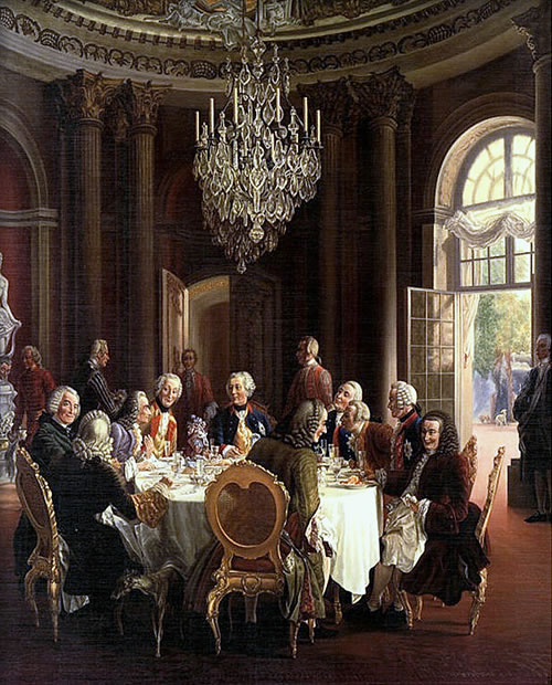 In 1945 verloren schilderij van Voltaire op Sanssouci, als derde van links, naast hem generaal von Stille in een rood uniform en vervolgens de koning. De andere gasten waren Giacomo Casanova, Markies d'Argens, Julien Offray de La Mettrie, de gebroeders George en James Keith, Friedrich Rudolf von Rothenburg en Francesco Algarotti. Schilder: Adolph von Menzel (1815-1905). King Frederick II Tableround in Sanssouci. 203x79.9cm. Vernield in 1945. Licentie: Public Domain.