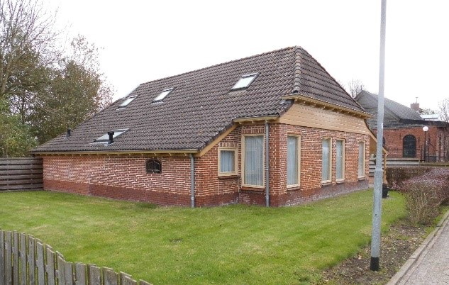 In dit gerenoveerde huis zijn voorheen de broers en zusters van Loete van der Laan geboren. Het is de woning geweest van zijn vader en moeder in Borgsweer, waar hij uiteraard ook is geboren.